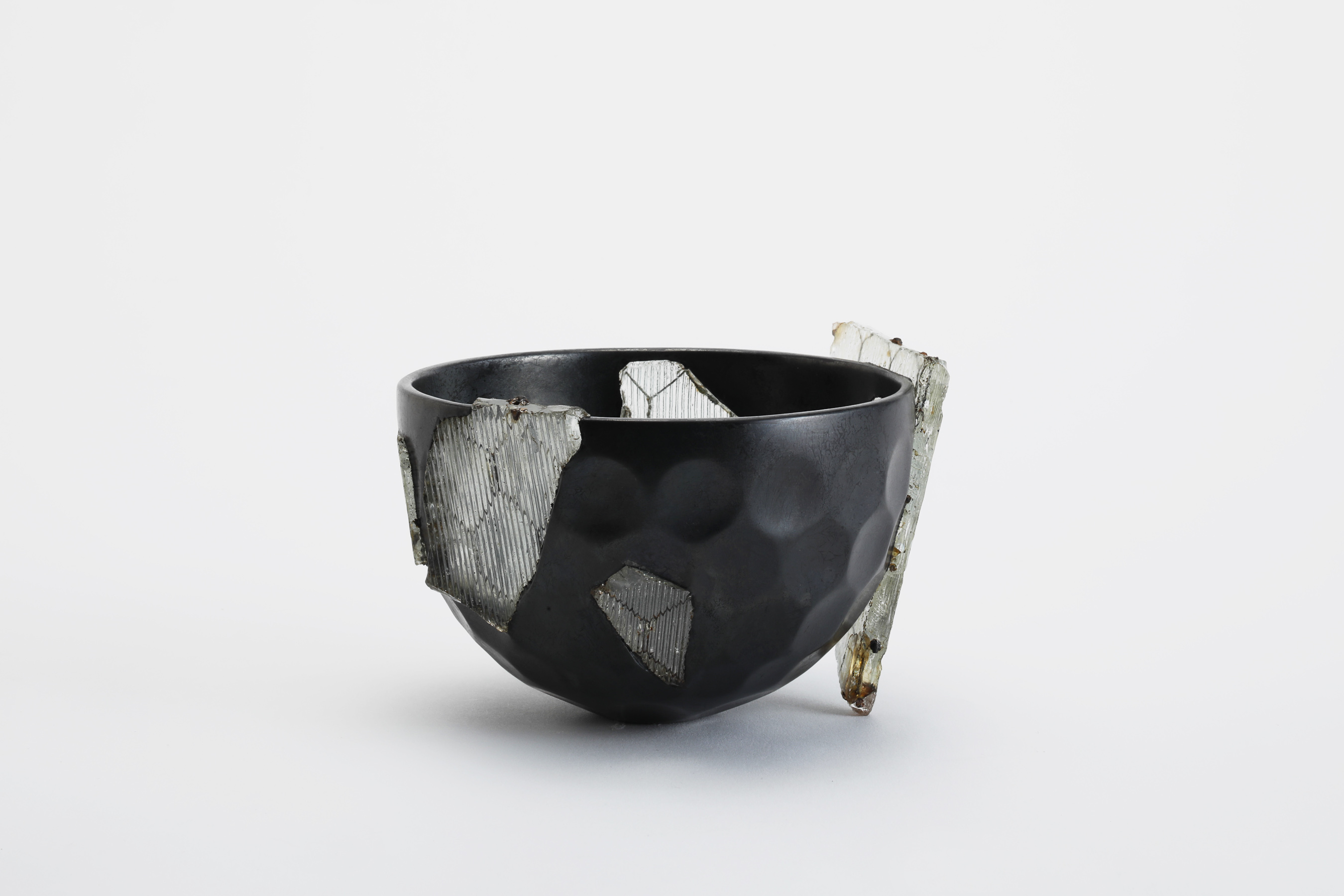 高瀬川 黒白瑠璃碗 Bowl, Black Sasanian glass; from the Takase River